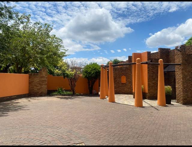 20 BEDROOM HOUSE FOR SALE IN BEDWORTH PARK